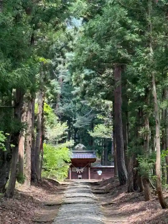 土津神社奥之院の{uncategorized: "未分類", other: "その他", undefined: "問題あり", building: "その他建物", grave: "お墓", sacred_gate: "鳥居", guardian: "狛犬", statue: "像", buddha: "仏像", history: "歴史", nature: "自然", garden: "庭園", animal: "動物", pagoda: "塔", temizu: "手水舎", mountain_gate: "山門・神門", sanctuary: "本殿・本堂", subordinate: "末社・摂社", art: "芸術", scenery: "景色", jizo: "地蔵", ema: "絵馬", goshuin: "御朱印", omikuji: "おみくじ", items: "授与品その他", amulet: "お守り", goshuincho: "御朱印帳", eats: "食事", festival: "お祭り", votive_dance: "神楽", shichigosan: "七五三参", wedding: "結婚式", experience: "体験その他", initially: "初詣", around: "周辺", anti_infection: "感染症対策"}
