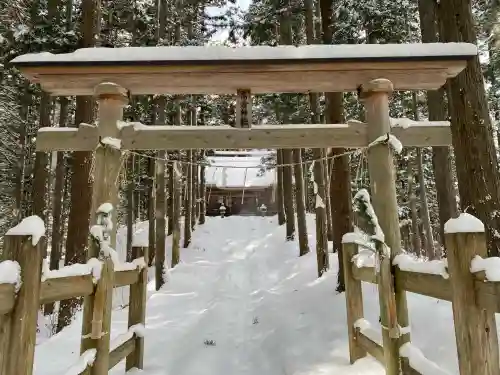 高倉神社の{uncategorized: "未分類", other: "その他", undefined: "問題あり", building: "その他建物", grave: "お墓", sacred_gate: "鳥居", guardian: "狛犬", statue: "像", buddha: "仏像", history: "歴史", nature: "自然", garden: "庭園", animal: "動物", pagoda: "塔", temizu: "手水舎", mountain_gate: "山門・神門", sanctuary: "本殿・本堂", subordinate: "末社・摂社", art: "芸術", scenery: "景色", jizo: "地蔵", ema: "絵馬", goshuin: "御朱印", omikuji: "おみくじ", items: "授与品その他", amulet: "お守り", goshuincho: "御朱印帳", eats: "食事", festival: "お祭り", votive_dance: "神楽", shichigosan: "七五三参", wedding: "結婚式", experience: "体験その他", initially: "初詣", around: "周辺", anti_infection: "感染症対策"}