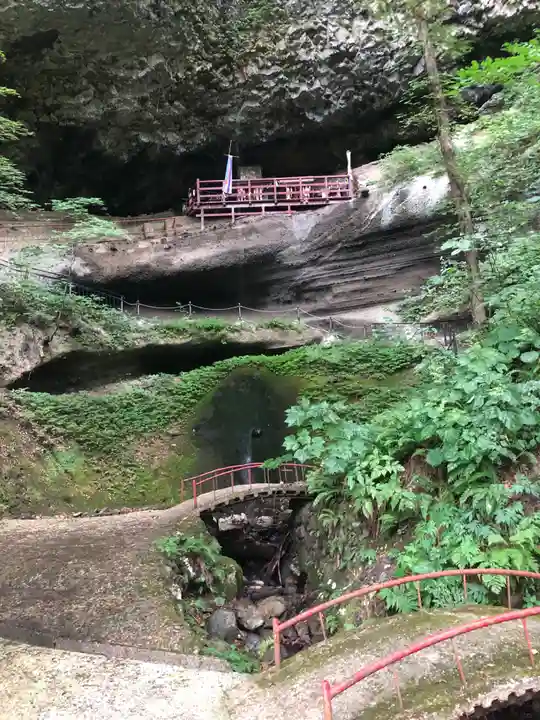 乳穂ヶ滝不動尊(青森県)