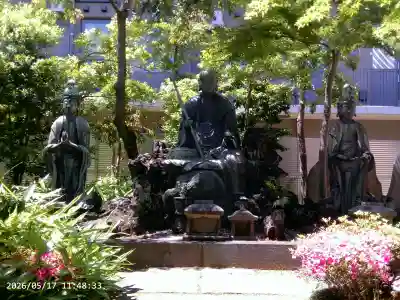伝通院の{uncategorized: "未分類", other: "その他", undefined: "問題あり", building: "その他建物", grave: "お墓", sacred_gate: "鳥居", guardian: "狛犬", statue: "像", buddha: "仏像", history: "歴史", nature: "自然", garden: "庭園", animal: "動物", pagoda: "塔", temizu: "手水舎", mountain_gate: "山門・神門", sanctuary: "本殿・本堂", subordinate: "末社・摂社", art: "芸術", scenery: "景色", jizo: "地蔵", ema: "絵馬", goshuin: "御朱印", omikuji: "おみくじ", items: "授与品その他", amulet: "お守り", goshuincho: "御朱印帳", eats: "食事", festival: "お祭り", votive_dance: "神楽", shichigosan: "七五三参", wedding: "結婚式", experience: "体験その他", initially: "初詣", around: "周辺", anti_infection: "感染症対策"}