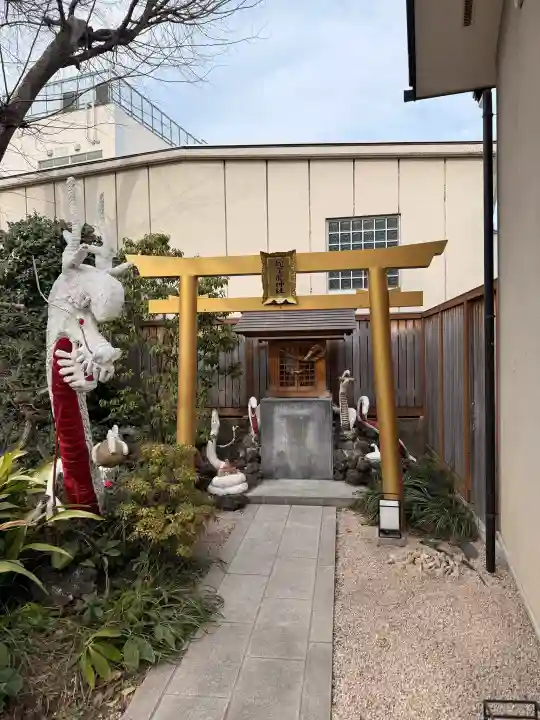 蛇窪神社の{uncategorized: "未分類", other: "その他", undefined: "問題あり", building: "その他建物", grave: "お墓", sacred_gate: "鳥居", guardian: "狛犬", statue: "像", buddha: "仏像", history: "歴史", nature: "自然", garden: "庭園", animal: "動物", pagoda: "塔", temizu: "手水舎", mountain_gate: "山門・神門", sanctuary: "本殿・本堂", subordinate: "末社・摂社", art: "芸術", scenery: "景色", jizo: "地蔵", ema: "絵馬", goshuin: "御朱印", omikuji: "おみくじ", items: "授与品その他", amulet: "お守り", goshuincho: "御朱印帳", eats: "食事", festival: "お祭り", votive_dance: "神楽", shichigosan: "七五三参", wedding: "結婚式", experience: "体験その他", initially: "初詣", around: "周辺", anti_infection: "感染症対策"}