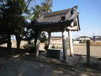 神明社の手水舎