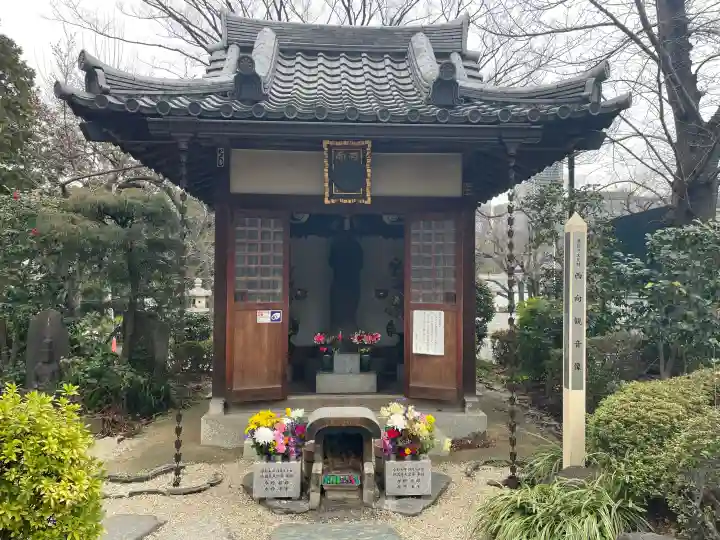 西向聖観世音菩薩の{uncategorized: "未分類", other: "その他", undefined: "問題あり", building: "その他建物", grave: "お墓", sacred_gate: "鳥居", guardian: "狛犬", statue: "像", buddha: "仏像", history: "歴史", nature: "自然", garden: "庭園", animal: "動物", pagoda: "塔", temizu: "手水舎", mountain_gate: "山門・神門", sanctuary: "本殿・本堂", subordinate: "末社・摂社", art: "芸術", scenery: "景色", jizo: "地蔵", ema: "絵馬", goshuin: "御朱印", omikuji: "おみくじ", items: "授与品その他", amulet: "お守り", goshuincho: "御朱印帳", eats: "食事", festival: "お祭り", votive_dance: "神楽", shichigosan: "七五三参", wedding: "結婚式", experience: "体験その他", initially: "初詣", around: "周辺", anti_infection: "感染症対策"}