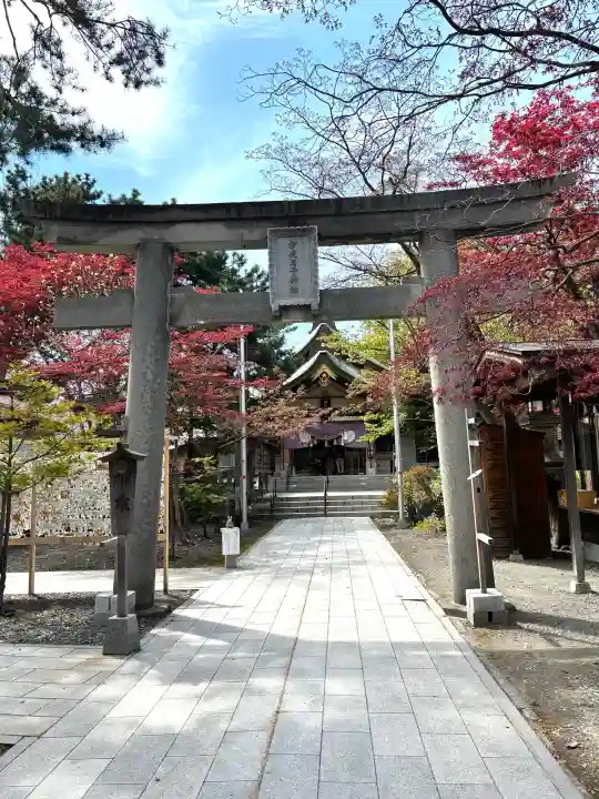 彌彦神社 (伊夜日子神社)の{uncategorized: "未分類", other: "その他", undefined: "問題あり", building: "その他建物", grave: "お墓", sacred_gate: "鳥居", guardian: "狛犬", statue: "像", buddha: "仏像", history: "歴史", nature: "自然", garden: "庭園", animal: "動物", pagoda: "塔", temizu: "手水舎", mountain_gate: "山門・神門", sanctuary: "本殿・本堂", subordinate: "末社・摂社", art: "芸術", scenery: "景色", jizo: "地蔵", ema: "絵馬", goshuin: "御朱印", omikuji: "おみくじ", items: "授与品その他", amulet: "お守り", goshuincho: "御朱印帳", eats: "食事", festival: "お祭り", votive_dance: "神楽", shichigosan: "七五三参", wedding: "結婚式", experience: "体験その他", initially: "初詣", around: "周辺", anti_infection: "感染症対策"}