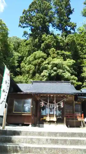 浅岸薬師神社の本殿