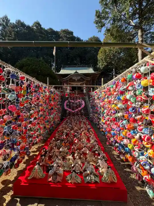坂本八幡神社の{uncategorized: "未分類", other: "その他", undefined: "問題あり", building: "その他建物", grave: "お墓", sacred_gate: "鳥居", guardian: "狛犬", statue: "像", buddha: "仏像", history: "歴史", nature: "自然", garden: "庭園", animal: "動物", pagoda: "塔", temizu: "手水舎", mountain_gate: "山門・神門", sanctuary: "本殿・本堂", subordinate: "末社・摂社", art: "芸術", scenery: "景色", jizo: "地蔵", ema: "絵馬", goshuin: "御朱印", omikuji: "おみくじ", items: "授与品その他", amulet: "お守り", goshuincho: "御朱印帳", eats: "食事", festival: "お祭り", votive_dance: "神楽", shichigosan: "七五三参", wedding: "結婚式", experience: "体験その他", initially: "初詣", around: "周辺", anti_infection: "感染症対策"}