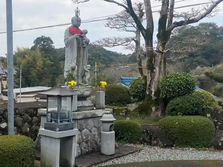 普門寺の{uncategorized: "未分類", other: "その他", undefined: "問題あり", building: "その他建物", grave: "お墓", sacred_gate: "鳥居", guardian: "狛犬", statue: "像", buddha: "仏像", history: "歴史", nature: "自然", garden: "庭園", animal: "動物", pagoda: "塔", temizu: "手水舎", mountain_gate: "山門・神門", sanctuary: "本殿・本堂", subordinate: "末社・摂社", art: "芸術", scenery: "景色", jizo: "地蔵", ema: "絵馬", goshuin: "御朱印", omikuji: "おみくじ", items: "授与品その他", amulet: "お守り", goshuincho: "御朱印帳", eats: "食事", festival: "お祭り", votive_dance: "神楽", shichigosan: "七五三参", wedding: "結婚式", experience: "体験その他", initially: "初詣", around: "周辺", anti_infection: "感染症対策"}