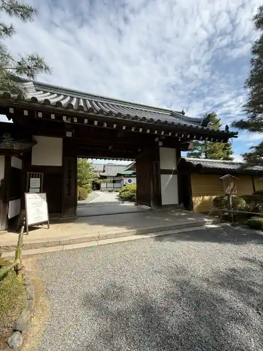 大覚寺の{uncategorized: "未分類", other: "その他", undefined: "問題あり", building: "その他建物", grave: "お墓", sacred_gate: "鳥居", guardian: "狛犬", statue: "像", buddha: "仏像", history: "歴史", nature: "自然", garden: "庭園", animal: "動物", pagoda: "塔", temizu: "手水舎", mountain_gate: "山門・神門", sanctuary: "本殿・本堂", subordinate: "末社・摂社", art: "芸術", scenery: "景色", jizo: "地蔵", ema: "絵馬", goshuin: "御朱印", omikuji: "おみくじ", items: "授与品その他", amulet: "お守り", goshuincho: "御朱印帳", eats: "食事", festival: "お祭り", votive_dance: "神楽", shichigosan: "七五三参", wedding: "結婚式", experience: "体験その他", initially: "初詣", around: "周辺", anti_infection: "感染症対策"}
