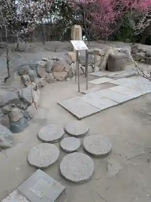 玉造稲荷神社の{uncategorized: "未分類", other: "その他", undefined: "問題あり", building: "その他建物", grave: "お墓", sacred_gate: "鳥居", guardian: "狛犬", statue: "像", buddha: "仏像", history: "歴史", nature: "自然", garden: "庭園", animal: "動物", pagoda: "塔", temizu: "手水舎", mountain_gate: "山門・神門", sanctuary: "本殿・本堂", subordinate: "末社・摂社", art: "芸術", scenery: "景色", jizo: "地蔵", ema: "絵馬", goshuin: "御朱印", omikuji: "おみくじ", items: "授与品その他", amulet: "お守り", goshuincho: "御朱印帳", eats: "食事", festival: "お祭り", votive_dance: "神楽", shichigosan: "七五三参", wedding: "結婚式", experience: "体験その他", initially: "初詣", around: "周辺", anti_infection: "感染症対策"}