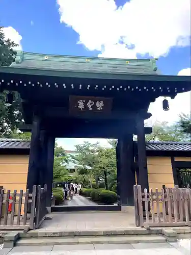 豪徳寺の山門・神門