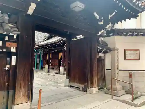 三津寺の山門