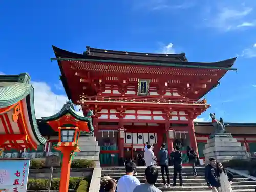 伏見稲荷大社の山門・神門
