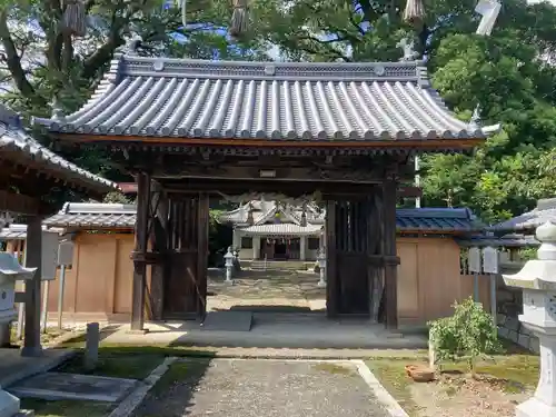 周敷神社の山門