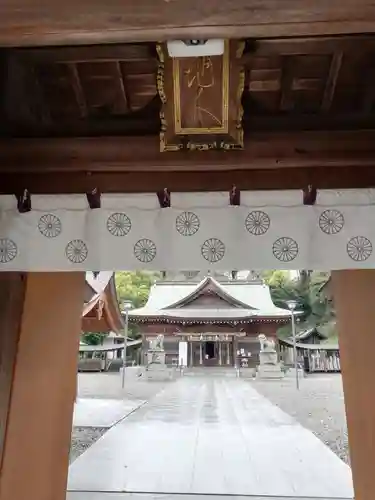 岡田神社の山門