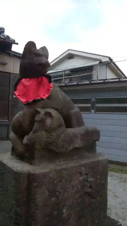 元宿堰稲荷神社の狛犬