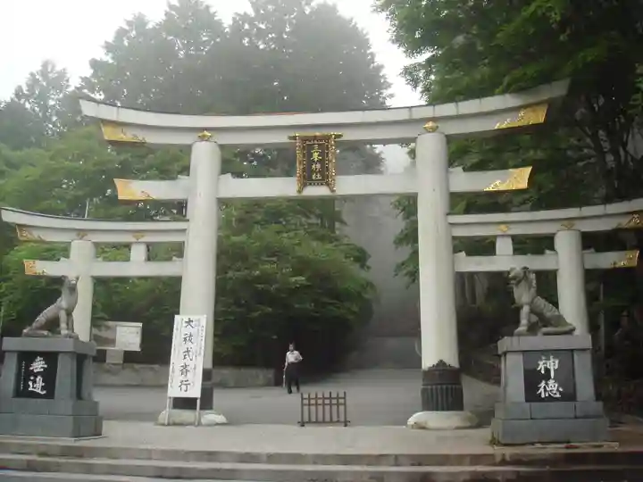 三峯神社の鳥居