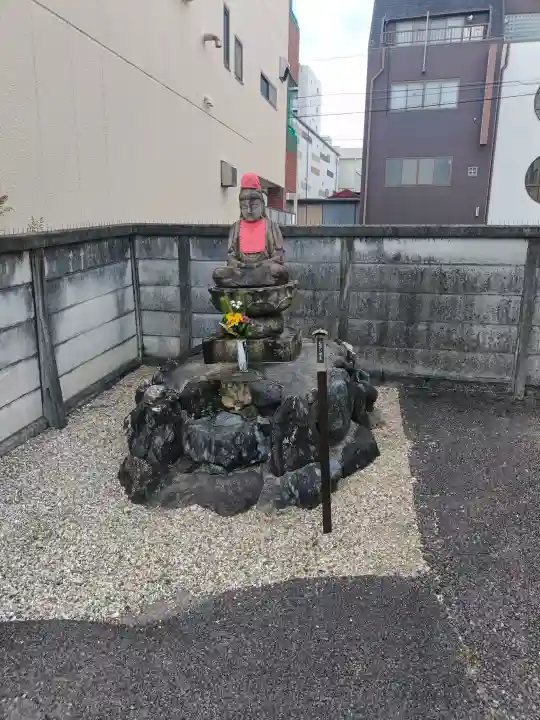 長栄寺の{uncategorized: "未分類", other: "その他", undefined: "問題あり", building: "その他建物", grave: "お墓", sacred_gate: "鳥居", guardian: "狛犬", statue: "像", buddha: "仏像", history: "歴史", nature: "自然", garden: "庭園", animal: "動物", pagoda: "塔", temizu: "手水舎", mountain_gate: "山門・神門", sanctuary: "本殿・本堂", subordinate: "末社・摂社", art: "芸術", scenery: "景色", jizo: "地蔵", ema: "絵馬", goshuin: "御朱印", omikuji: "おみくじ", items: "授与品その他", amulet: "お守り", goshuincho: "御朱印帳", eats: "食事", festival: "お祭り", votive_dance: "神楽", shichigosan: "七五三参", wedding: "結婚式", experience: "体験その他", initially: "初詣", around: "周辺", anti_infection: "感染症対策"}