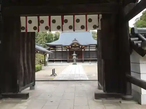 薬王院の山門・神門