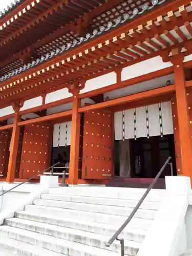 薬師寺の本殿・本堂