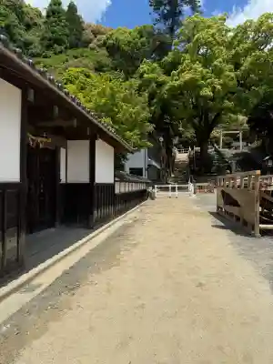 多度大社の{uncategorized: "未分類", other: "その他", undefined: "問題あり", building: "その他建物", grave: "お墓", sacred_gate: "鳥居", guardian: "狛犬", statue: "像", buddha: "仏像", history: "歴史", nature: "自然", garden: "庭園", animal: "動物", pagoda: "塔", temizu: "手水舎", mountain_gate: "山門・神門", sanctuary: "本殿・本堂", subordinate: "末社・摂社", art: "芸術", scenery: "景色", jizo: "地蔵", ema: "絵馬", goshuin: "御朱印", omikuji: "おみくじ", items: "授与品その他", amulet: "お守り", goshuincho: "御朱印帳", eats: "食事", festival: "お祭り", votive_dance: "神楽", shichigosan: "七五三参", wedding: "結婚式", experience: "体験その他", initially: "初詣", around: "周辺", anti_infection: "感染症対策"}