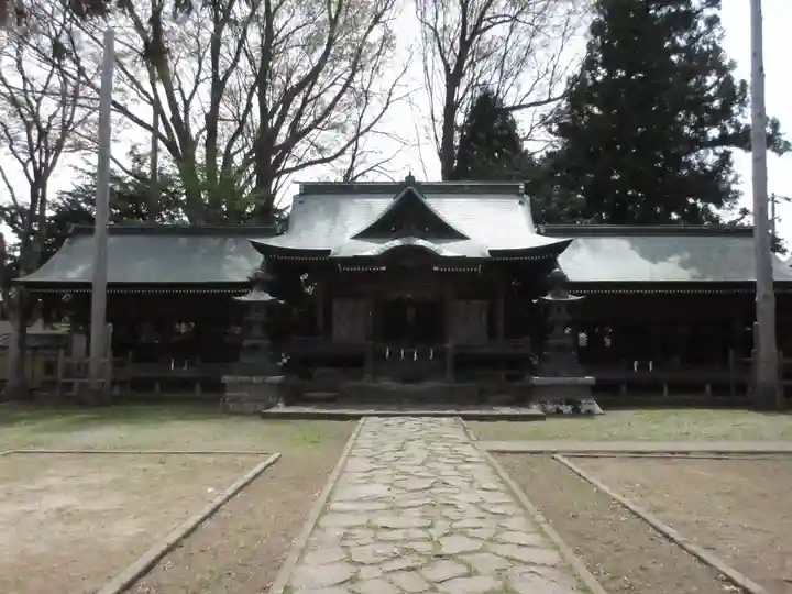 諏訪護国神社の本殿・本堂