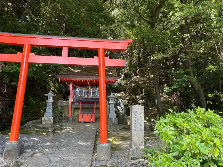 神倉神社(熊野速玉大社摂社)の{uncategorized: "未分類", other: "その他", undefined: "問題あり", building: "その他建物", grave: "お墓", sacred_gate: "鳥居", guardian: "狛犬", statue: "像", buddha: "仏像", history: "歴史", nature: "自然", garden: "庭園", animal: "動物", pagoda: "塔", temizu: "手水舎", mountain_gate: "山門・神門", sanctuary: "本殿・本堂", subordinate: "末社・摂社", art: "芸術", scenery: "景色", jizo: "地蔵", ema: "絵馬", goshuin: "御朱印", omikuji: "おみくじ", items: "授与品その他", amulet: "お守り", goshuincho: "御朱印帳", eats: "食事", festival: "お祭り", votive_dance: "神楽", shichigosan: "七五三参", wedding: "結婚式", experience: "体験その他", initially: "初詣", around: "周辺", anti_infection: "感染症対策"}