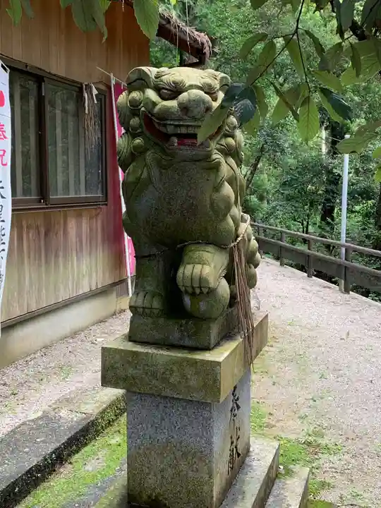 飯野高宮神山神社の狛犬