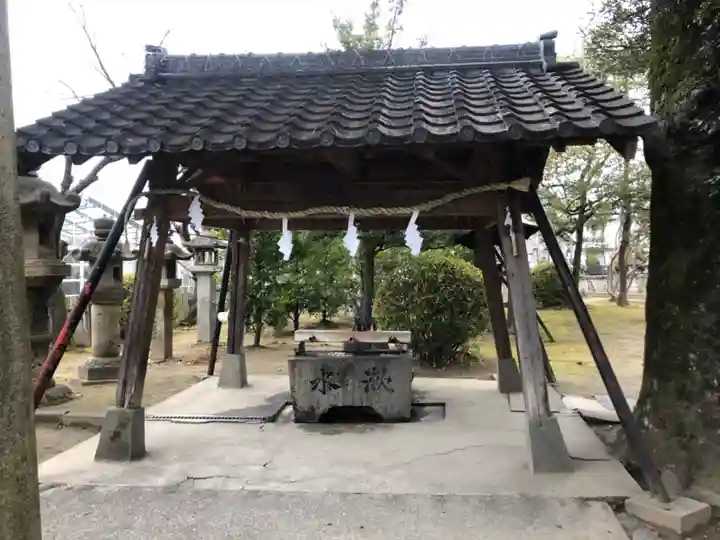 大神神社(花池)の手水舎