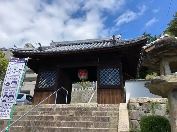 尾長天満宮の山門・神門