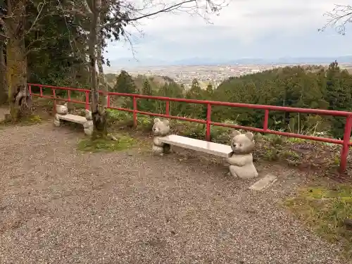 春日山神社の{uncategorized: "未分類", other: "その他", undefined: "問題あり", building: "その他建物", grave: "お墓", sacred_gate: "鳥居", guardian: "狛犬", statue: "像", buddha: "仏像", history: "歴史", nature: "自然", garden: "庭園", animal: "動物", pagoda: "塔", temizu: "手水舎", mountain_gate: "山門・神門", sanctuary: "本殿・本堂", subordinate: "末社・摂社", art: "芸術", scenery: "景色", jizo: "地蔵", ema: "絵馬", goshuin: "御朱印", omikuji: "おみくじ", items: "授与品その他", amulet: "お守り", goshuincho: "御朱印帳", eats: "食事", festival: "お祭り", votive_dance: "神楽", shichigosan: "七五三参", wedding: "結婚式", experience: "体験その他", initially: "初詣", around: "周辺", anti_infection: "感染症対策"}