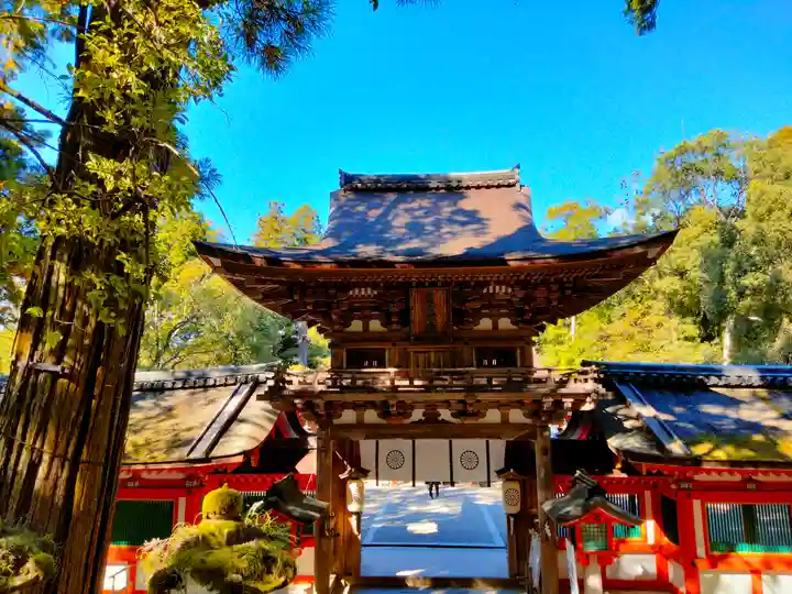 石上神宮の山門・神門