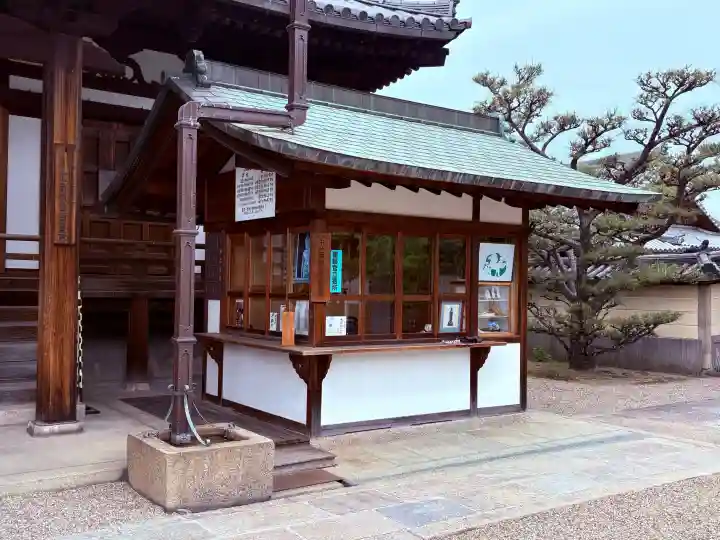 道明寺の{uncategorized: "未分類", other: "その他", undefined: "問題あり", building: "その他建物", grave: "お墓", sacred_gate: "鳥居", guardian: "狛犬", statue: "像", buddha: "仏像", history: "歴史", nature: "自然", garden: "庭園", animal: "動物", pagoda: "塔", temizu: "手水舎", mountain_gate: "山門・神門", sanctuary: "本殿・本堂", subordinate: "末社・摂社", art: "芸術", scenery: "景色", jizo: "地蔵", ema: "絵馬", goshuin: "御朱印", omikuji: "おみくじ", items: "授与品その他", amulet: "お守り", goshuincho: "御朱印帳", eats: "食事", festival: "お祭り", votive_dance: "神楽", shichigosan: "七五三参", wedding: "結婚式", experience: "体験その他", initially: "初詣", around: "周辺", anti_infection: "感染症対策"}