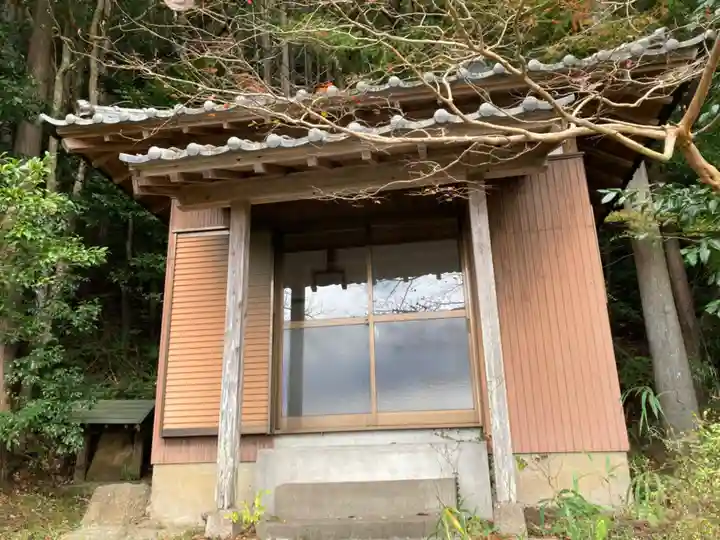 日蓮上人遺跡経塚堂(夕日のお堂)(千葉県)