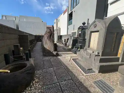 回向院の{uncategorized: "未分類", other: "その他", undefined: "問題あり", building: "その他建物", grave: "お墓", sacred_gate: "鳥居", guardian: "狛犬", statue: "像", buddha: "仏像", history: "歴史", nature: "自然", garden: "庭園", animal: "動物", pagoda: "塔", temizu: "手水舎", mountain_gate: "山門・神門", sanctuary: "本殿・本堂", subordinate: "末社・摂社", art: "芸術", scenery: "景色", jizo: "地蔵", ema: "絵馬", goshuin: "御朱印", omikuji: "おみくじ", items: "授与品その他", amulet: "お守り", goshuincho: "御朱印帳", eats: "食事", festival: "お祭り", votive_dance: "神楽", shichigosan: "七五三参", wedding: "結婚式", experience: "体験その他", initially: "初詣", around: "周辺", anti_infection: "感染症対策"}