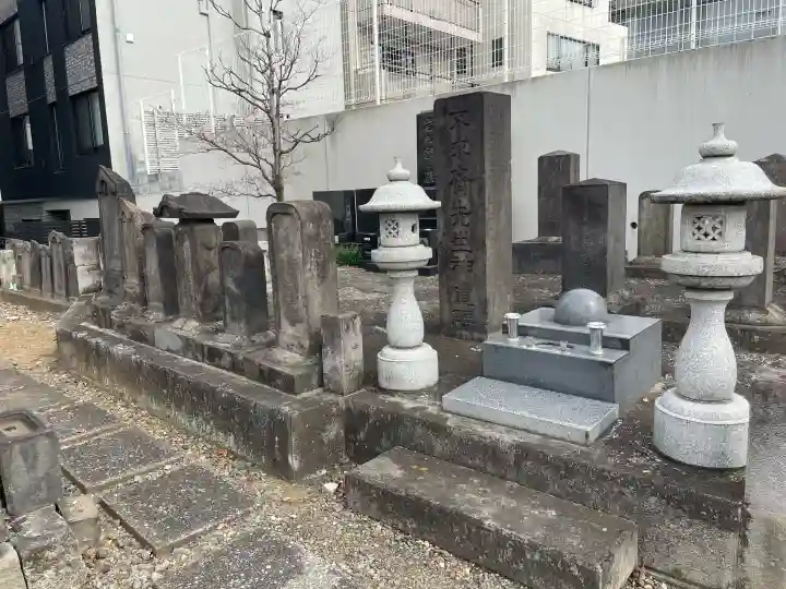 浄運寺の{uncategorized: "未分類", other: "その他", undefined: "問題あり", building: "その他建物", grave: "お墓", sacred_gate: "鳥居", guardian: "狛犬", statue: "像", buddha: "仏像", history: "歴史", nature: "自然", garden: "庭園", animal: "動物", pagoda: "塔", temizu: "手水舎", mountain_gate: "山門・神門", sanctuary: "本殿・本堂", subordinate: "末社・摂社", art: "芸術", scenery: "景色", jizo: "地蔵", ema: "絵馬", goshuin: "御朱印", omikuji: "おみくじ", items: "授与品その他", amulet: "お守り", goshuincho: "御朱印帳", eats: "食事", festival: "お祭り", votive_dance: "神楽", shichigosan: "七五三参", wedding: "結婚式", experience: "体験その他", initially: "初詣", around: "周辺", anti_infection: "感染症対策"}