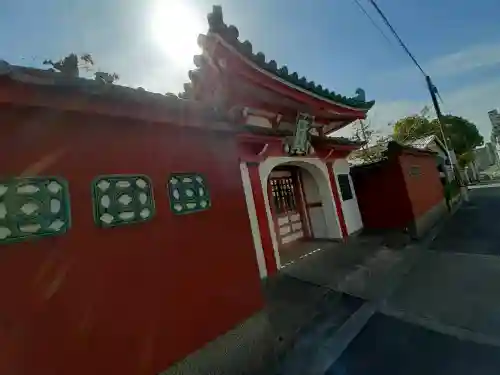 清壽院（清寿院）・大阪関帝廟の{uncategorized: "未分類", other: "その他", undefined: "問題あり", building: "その他建物", grave: "お墓", sacred_gate: "鳥居", guardian: "狛犬", statue: "像", buddha: "仏像", history: "歴史", nature: "自然", garden: "庭園", animal: "動物", pagoda: "塔", temizu: "手水舎", mountain_gate: "山門・神門", sanctuary: "本殿・本堂", subordinate: "末社・摂社", art: "芸術", scenery: "景色", jizo: "地蔵", ema: "絵馬", goshuin: "御朱印", omikuji: "おみくじ", items: "授与品その他", amulet: "お守り", goshuincho: "御朱印帳", eats: "食事", festival: "お祭り", votive_dance: "神楽", shichigosan: "七五三参", wedding: "結婚式", experience: "体験その他", initially: "初詣", around: "周辺", anti_infection: "感染症対策"}