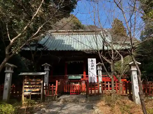 静岡浅間神社の{uncategorized: "未分類", other: "その他", undefined: "問題あり", building: "その他建物", grave: "お墓", sacred_gate: "鳥居", guardian: "狛犬", statue: "像", buddha: "仏像", history: "歴史", nature: "自然", garden: "庭園", animal: "動物", pagoda: "塔", temizu: "手水舎", mountain_gate: "山門・神門", sanctuary: "本殿・本堂", subordinate: "末社・摂社", art: "芸術", scenery: "景色", jizo: "地蔵", ema: "絵馬", goshuin: "御朱印", omikuji: "おみくじ", items: "授与品その他", amulet: "お守り", goshuincho: "御朱印帳", eats: "食事", festival: "お祭り", votive_dance: "神楽", shichigosan: "七五三参", wedding: "結婚式", experience: "体験その他", initially: "初詣", around: "周辺", anti_infection: "感染症対策"}