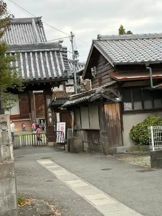 くろ谷 金戒光明寺の{uncategorized: "未分類", other: "その他", undefined: "問題あり", building: "その他建物", grave: "お墓", sacred_gate: "鳥居", guardian: "狛犬", statue: "像", buddha: "仏像", history: "歴史", nature: "自然", garden: "庭園", animal: "動物", pagoda: "塔", temizu: "手水舎", mountain_gate: "山門・神門", sanctuary: "本殿・本堂", subordinate: "末社・摂社", art: "芸術", scenery: "景色", jizo: "地蔵", ema: "絵馬", goshuin: "御朱印", omikuji: "おみくじ", items: "授与品その他", amulet: "お守り", goshuincho: "御朱印帳", eats: "食事", festival: "お祭り", votive_dance: "神楽", shichigosan: "七五三参", wedding: "結婚式", experience: "体験その他", initially: "初詣", around: "周辺", anti_infection: "感染症対策"}