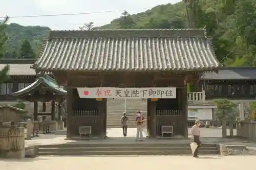 吉備津彦神社の山門