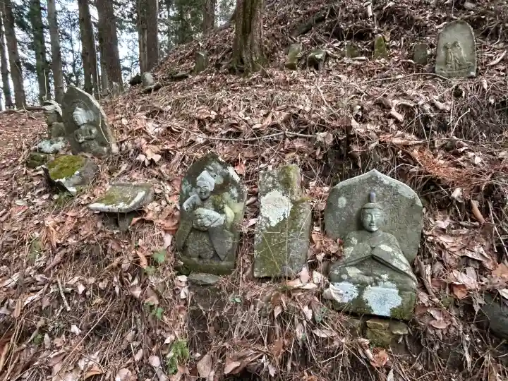 修那羅山安宮神社の{uncategorized: "未分類", other: "その他", undefined: "問題あり", building: "その他建物", grave: "お墓", sacred_gate: "鳥居", guardian: "狛犬", statue: "像", buddha: "仏像", history: "歴史", nature: "自然", garden: "庭園", animal: "動物", pagoda: "塔", temizu: "手水舎", mountain_gate: "山門・神門", sanctuary: "本殿・本堂", subordinate: "末社・摂社", art: "芸術", scenery: "景色", jizo: "地蔵", ema: "絵馬", goshuin: "御朱印", omikuji: "おみくじ", items: "授与品その他", amulet: "お守り", goshuincho: "御朱印帳", eats: "食事", festival: "お祭り", votive_dance: "神楽", shichigosan: "七五三参", wedding: "結婚式", experience: "体験その他", initially: "初詣", around: "周辺", anti_infection: "感染症対策"}
