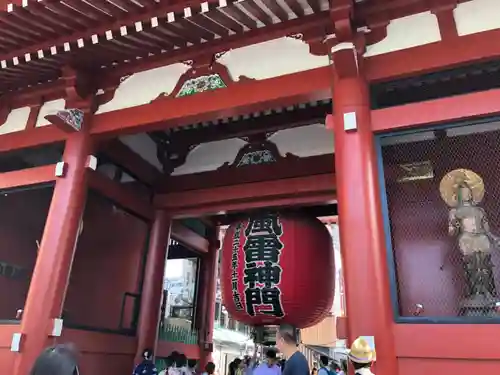 浅草寺の山門