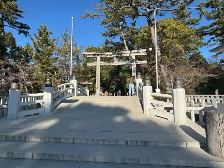 寒川神社の{uncategorized: "未分類", other: "その他", undefined: "問題あり", building: "その他建物", grave: "お墓", sacred_gate: "鳥居", guardian: "狛犬", statue: "像", buddha: "仏像", history: "歴史", nature: "自然", garden: "庭園", animal: "動物", pagoda: "塔", temizu: "手水舎", mountain_gate: "山門・神門", sanctuary: "本殿・本堂", subordinate: "末社・摂社", art: "芸術", scenery: "景色", jizo: "地蔵", ema: "絵馬", goshuin: "御朱印", omikuji: "おみくじ", items: "授与品その他", amulet: "お守り", goshuincho: "御朱印帳", eats: "食事", festival: "お祭り", votive_dance: "神楽", shichigosan: "七五三参", wedding: "結婚式", experience: "体験その他", initially: "初詣", around: "周辺", anti_infection: "感染症対策"}