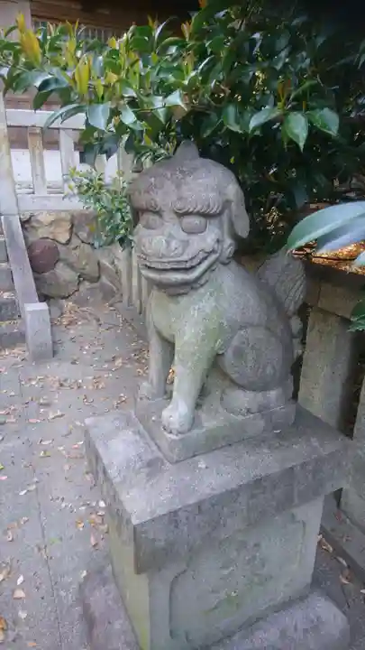 白山神社(木曽川町黒田)の狛犬