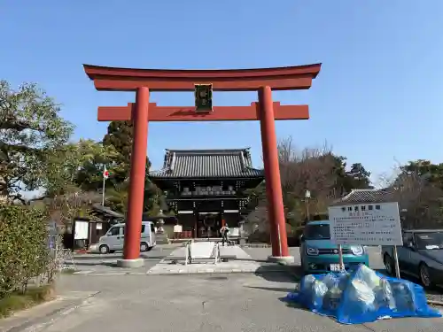 梅宮大社の{uncategorized: "未分類", other: "その他", undefined: "問題あり", building: "その他建物", grave: "お墓", sacred_gate: "鳥居", guardian: "狛犬", statue: "像", buddha: "仏像", history: "歴史", nature: "自然", garden: "庭園", animal: "動物", pagoda: "塔", temizu: "手水舎", mountain_gate: "山門・神門", sanctuary: "本殿・本堂", subordinate: "末社・摂社", art: "芸術", scenery: "景色", jizo: "地蔵", ema: "絵馬", goshuin: "御朱印", omikuji: "おみくじ", items: "授与品その他", amulet: "お守り", goshuincho: "御朱印帳", eats: "食事", festival: "お祭り", votive_dance: "神楽", shichigosan: "七五三参", wedding: "結婚式", experience: "体験その他", initially: "初詣", around: "周辺", anti_infection: "感染症対策"}