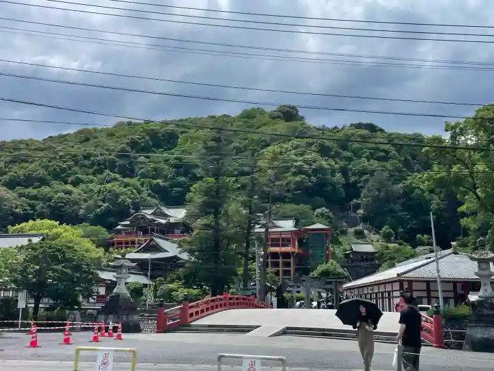 祐徳稲荷神社の{uncategorized: "未分類", other: "その他", undefined: "問題あり", building: "その他建物", grave: "お墓", sacred_gate: "鳥居", guardian: "狛犬", statue: "像", buddha: "仏像", history: "歴史", nature: "自然", garden: "庭園", animal: "動物", pagoda: "塔", temizu: "手水舎", mountain_gate: "山門・神門", sanctuary: "本殿・本堂", subordinate: "末社・摂社", art: "芸術", scenery: "景色", jizo: "地蔵", ema: "絵馬", goshuin: "御朱印", omikuji: "おみくじ", items: "授与品その他", amulet: "お守り", goshuincho: "御朱印帳", eats: "食事", festival: "お祭り", votive_dance: "神楽", shichigosan: "七五三参", wedding: "結婚式", experience: "体験その他", initially: "初詣", around: "周辺", anti_infection: "感染症対策"}