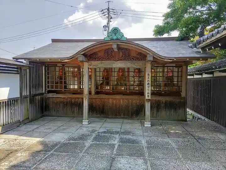 泉増院の末社・摂社