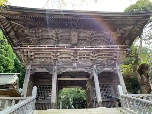 金華山黄金山神社の山門