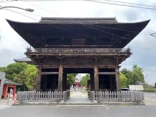 甚目寺の山門