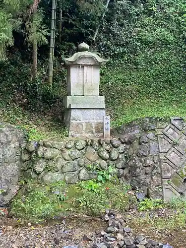 綿都美神社の末社