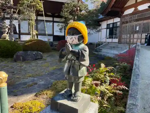 良泉寺の像